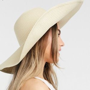 Floppy Beige Medium Hat